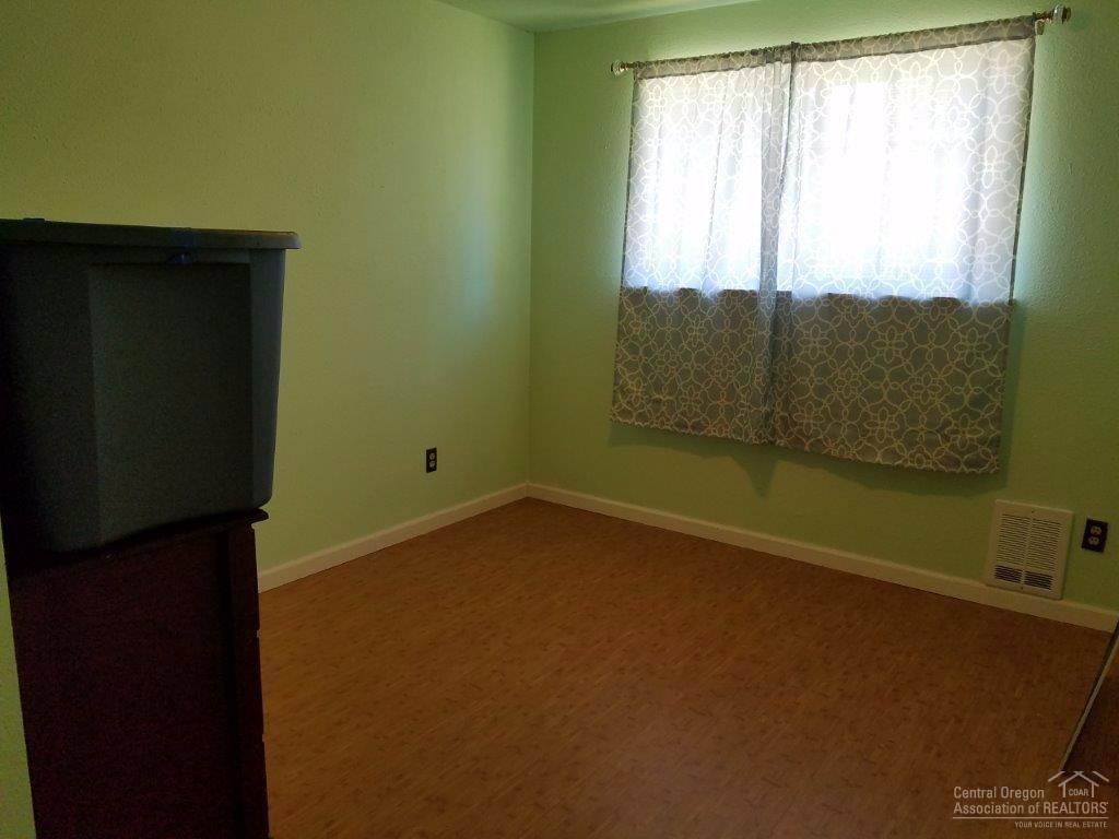 Janela Court - Residential