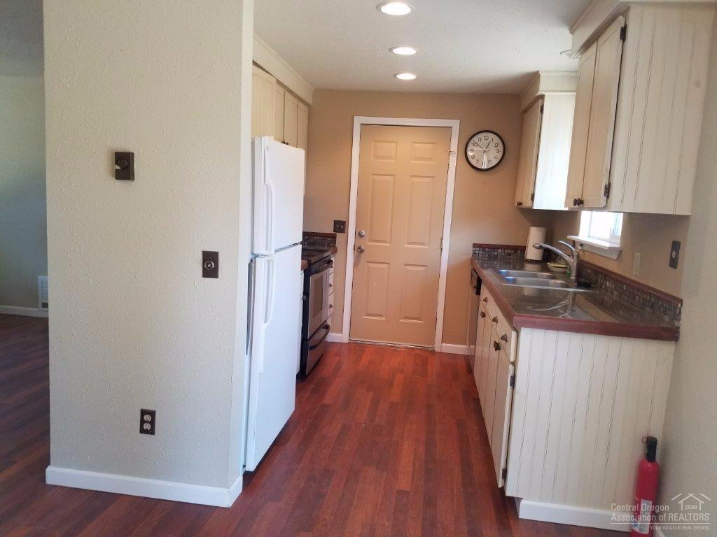 Janela Court - Residential