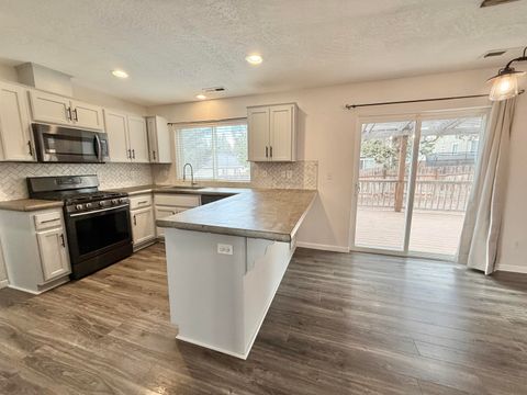 Tiny photo for 5135 Hickory Lane, Klamath Falls, OR 97601 (MLS # 220211202)