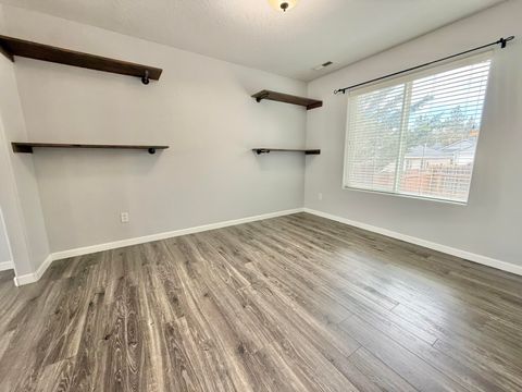 Tiny photo for 5135 Hickory Lane, Klamath Falls, OR 97601 (MLS # 220211202)