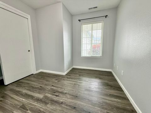 Tiny photo for 5135 Hickory Lane, Klamath Falls, OR 97601 (MLS # 220211202)