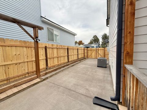Tiny photo for 5135 Hickory Lane, Klamath Falls, OR 97601 (MLS # 220211202)