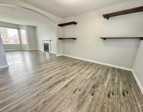 Tiny photo for 5135 Hickory Lane, Klamath Falls, OR 97601 (MLS # 220211202)