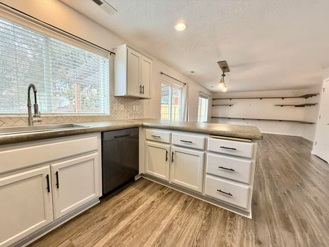 Tiny photo for 5135 Hickory Lane, Klamath Falls, OR 97601 (MLS # 220211202)