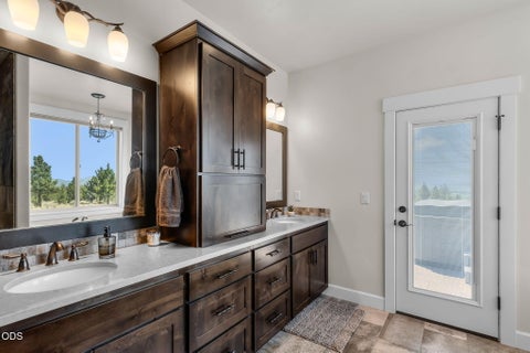 Tiny photo for 13601 SW Harrison Way, Powell Butte, OR 97753 (MLS # 220225523)