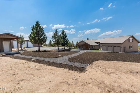 Tiny photo for 13601 SW Harrison Way, Powell Butte, OR 97753 (MLS # 220225523)