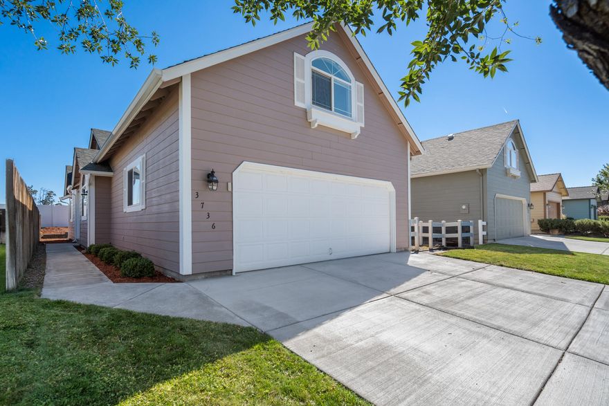 Golf course living w/in minutes of the Redmond Airport & easy access to Bend & local amenities. Fresh interior paint, new carpet, SS appliances & landscaping too! Great room layout w/huge windows for a light filled home & cozy gas fireplace. Living space extends outside onto deck with a concrete walkway leading from the street to your front door. Kitchen features tiled countertops & overlooks the living area w/eating bar, adjacent laundry & plenty of storage. Primary bedroom is bright and open w/bath featuring double vanity, tile countertop, step in shower & walk in closet. Main level guest room, full bath plus a huge bonus room/3rd bedroom upstairs. Enjoy year round entertaining on the back porch w/ patio bbq area. Live, work & play here!