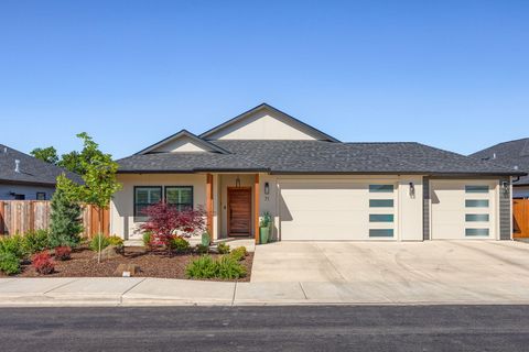 71 Woodlands Drive Eagle Point OR 97524