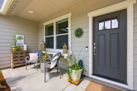 Tiny photo for 4471 SW Majestic Avenue, Redmond, OR 97756 (MLS # 220225837)