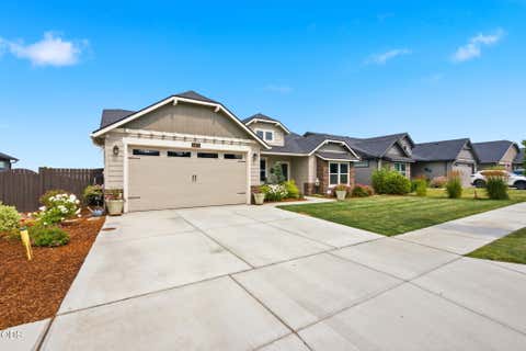 Photo of 4471 SW Majestic Avenue, Redmond, OR 97756 (MLS # 220225837)