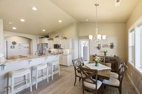 Tiny photo for 4471 SW Majestic Avenue, Redmond, OR 97756 (MLS # 220225837)