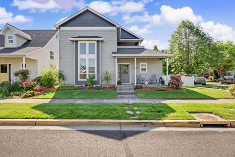 Photo of 1043 Sandoz Street, Central Point, OR 97502 (MLS # 220221171)