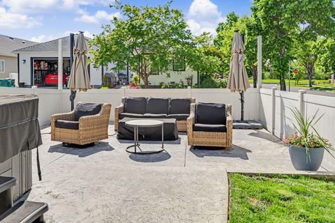 Tiny photo for 1043 Sandoz Street, Central Point, OR 97502 (MLS # 220221171)