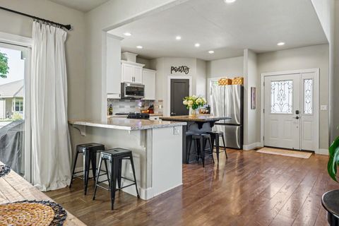 Tiny photo for 1043 Sandoz Street, Central Point, OR 97502 (MLS # 220221171)