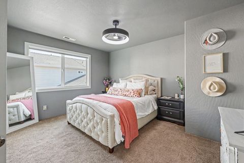 Tiny photo for 1043 Sandoz Street, Central Point, OR 97502 (MLS # 220221171)