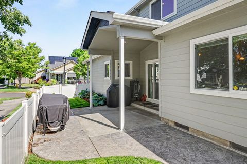 Tiny photo for 1043 Sandoz Street, Central Point, OR 97502 (MLS # 220221171)