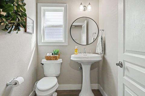 Tiny photo for 1043 Sandoz Street, Central Point, OR 97502 (MLS # 220221171)