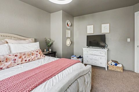 Tiny photo for 1043 Sandoz Street, Central Point, OR 97502 (MLS # 220221171)