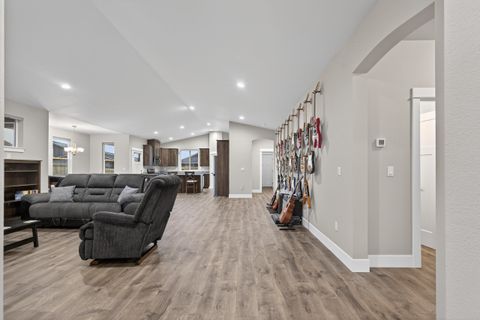 Tiny photo for 917 NE Discovery Loop, Prineville, OR 97754 (MLS # 220214237)