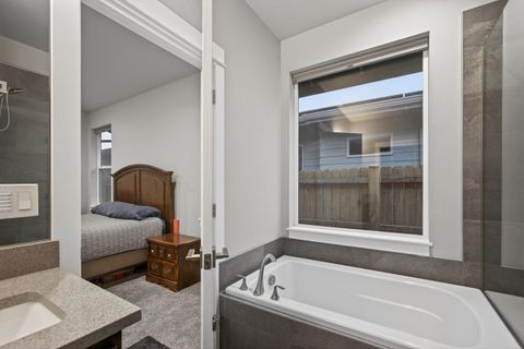 Tiny photo for 917 NE Discovery Loop, Prineville, OR 97754 (MLS # 220214237)