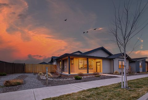 Tiny photo for 917 NE Discovery Loop, Prineville, OR 97754 (MLS # 220214237)