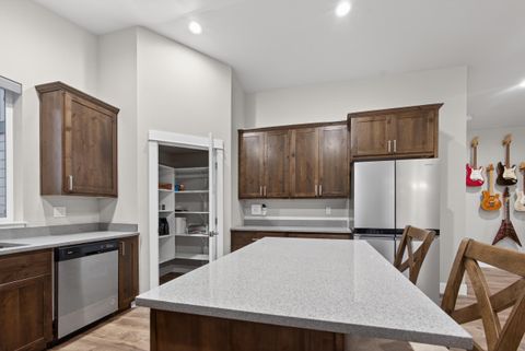 Tiny photo for 917 NE Discovery Loop, Prineville, OR 97754 (MLS # 220214237)