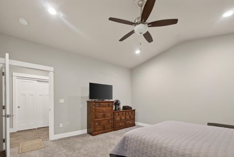 Tiny photo for 917 NE Discovery Loop, Prineville, OR 97754 (MLS # 220214237)