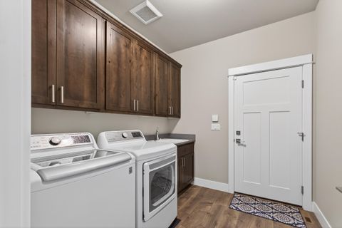 Tiny photo for 917 NE Discovery Loop, Prineville, OR 97754 (MLS # 220214237)