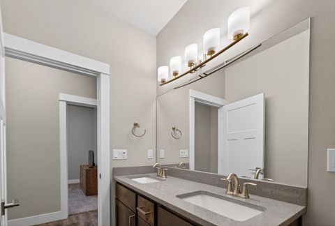 Tiny photo for 917 NE Discovery Loop, Prineville, OR 97754 (MLS # 220214237)