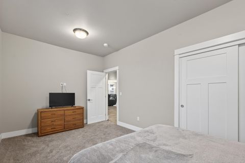 Tiny photo for 917 NE Discovery Loop, Prineville, OR 97754 (MLS # 220214237)