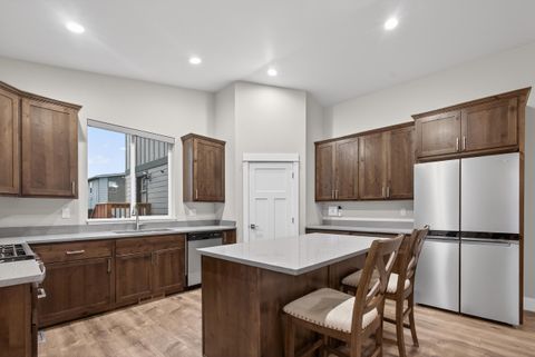 Tiny photo for 917 NE Discovery Loop, Prineville, OR 97754 (MLS # 220214237)