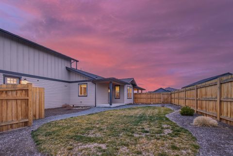 Tiny photo for 917 NE Discovery Loop, Prineville, OR 97754 (MLS # 220214237)