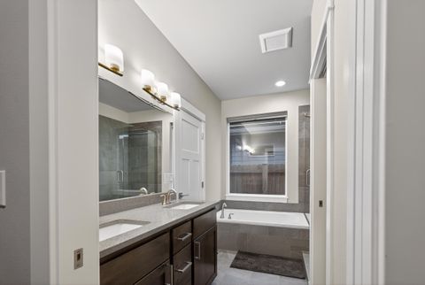 Tiny photo for 917 NE Discovery Loop, Prineville, OR 97754 (MLS # 220214237)