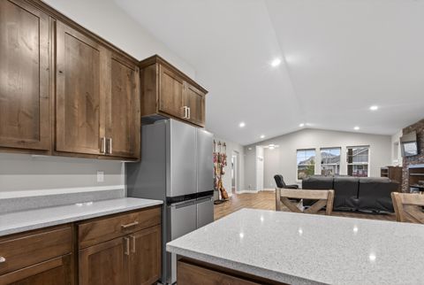 Tiny photo for 917 NE Discovery Loop, Prineville, OR 97754 (MLS # 220214237)