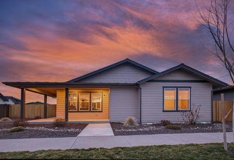 Photo of 917 NE Discovery Loop, Prineville, OR 97754 (MLS # 220214237)