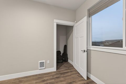 Tiny photo for 917 NE Discovery Loop, Prineville, OR 97754 (MLS # 220214237)