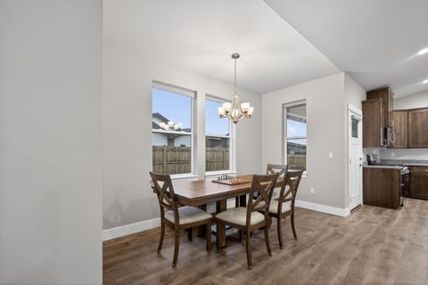 Tiny photo for 917 NE Discovery Loop, Prineville, OR 97754 (MLS # 220214237)