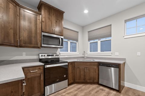 Tiny photo for 917 NE Discovery Loop, Prineville, OR 97754 (MLS # 220214237)