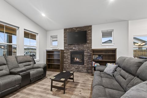 Tiny photo for 917 NE Discovery Loop, Prineville, OR 97754 (MLS # 220214237)