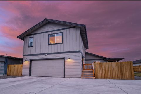 Tiny photo for 917 NE Discovery Loop, Prineville, OR 97754 (MLS # 220214237)