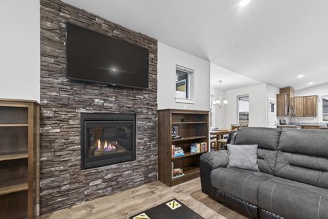 Tiny photo for 917 NE Discovery Loop, Prineville, OR 97754 (MLS # 220214237)