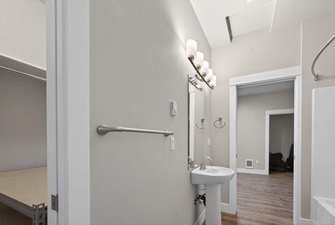 Tiny photo for 917 NE Discovery Loop, Prineville, OR 97754 (MLS # 220214237)