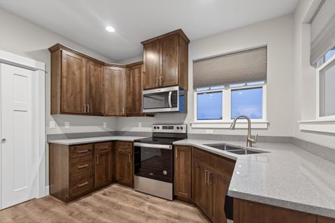 Tiny photo for 917 NE Discovery Loop, Prineville, OR 97754 (MLS # 220214237)