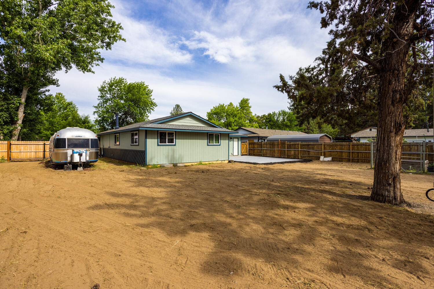 Janela Court - Residential