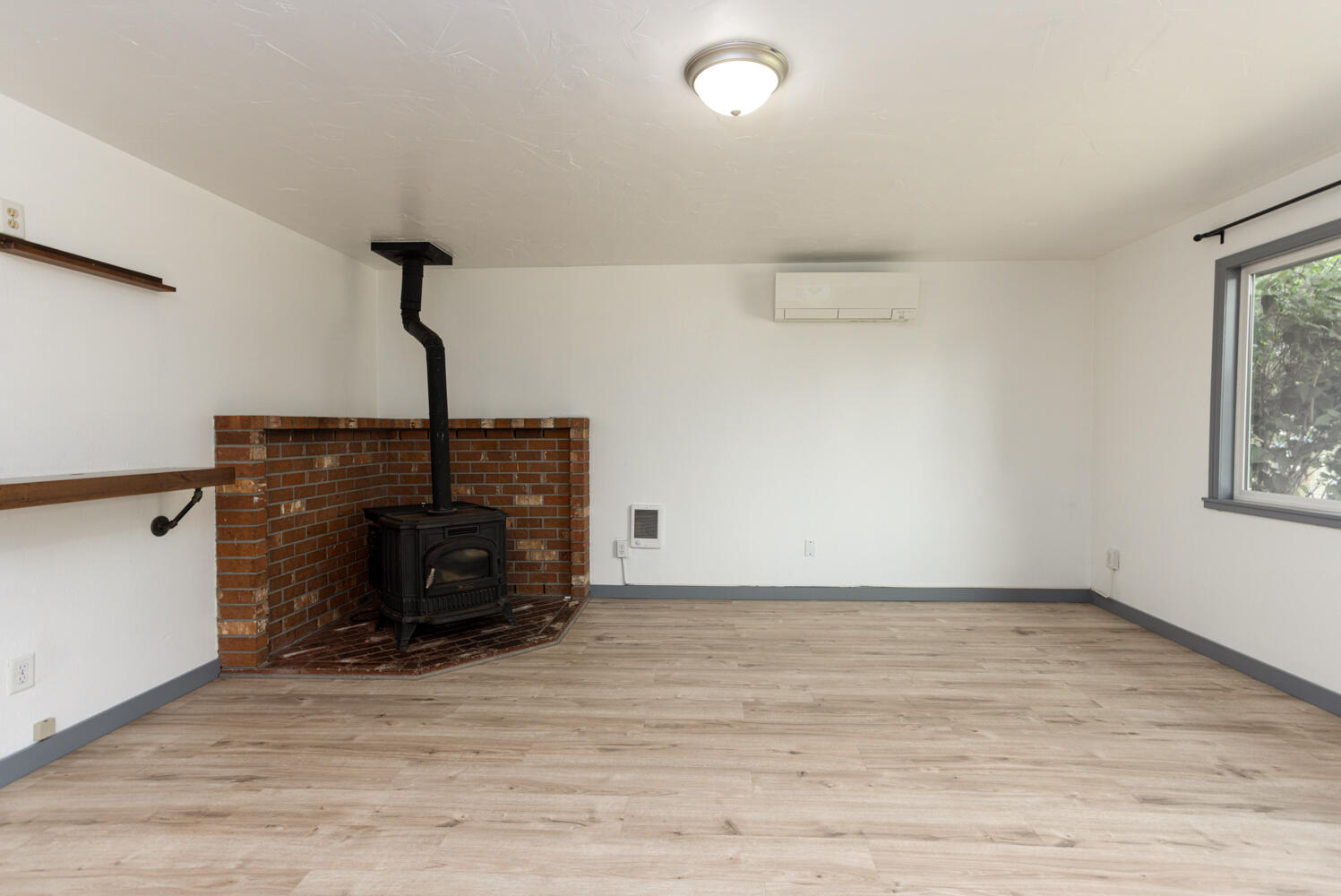 Janela Court - Residential