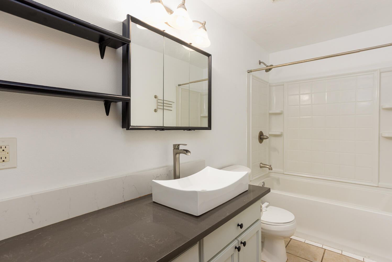 Janela Court - Residential