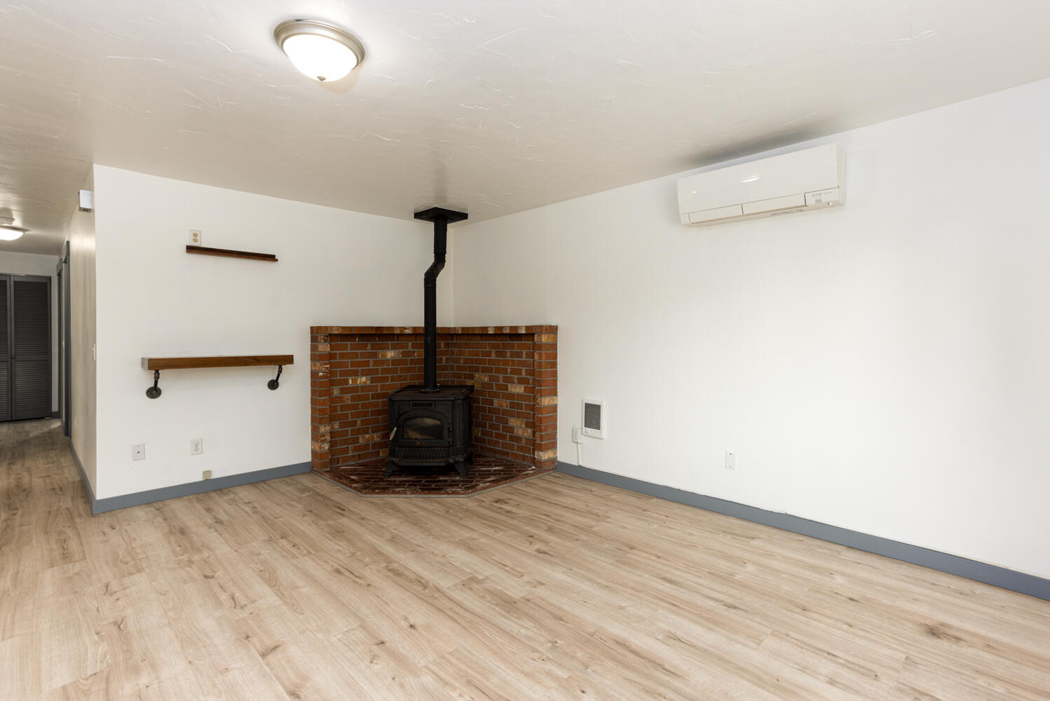 Janela Court - Residential