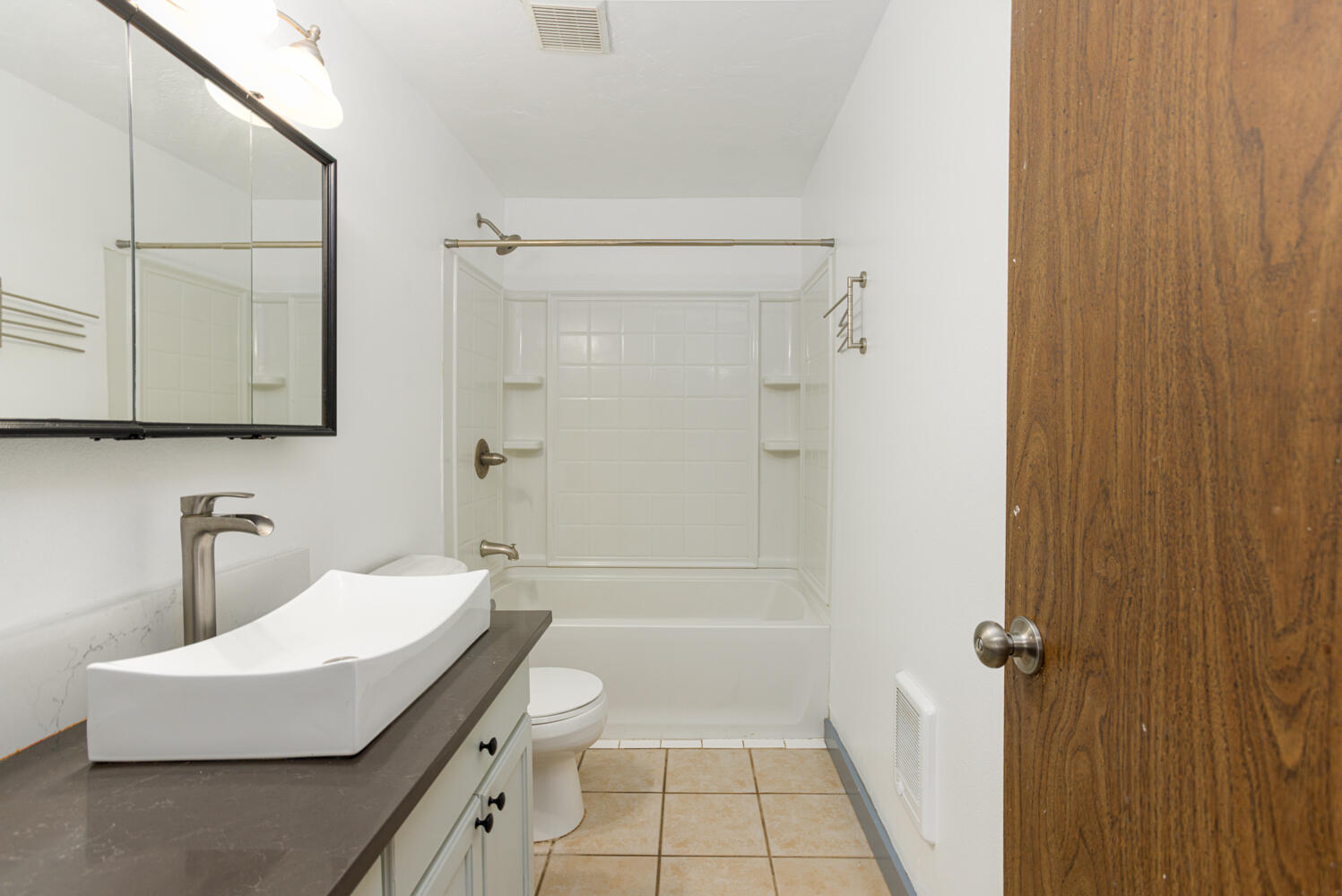 Janela Court - Residential