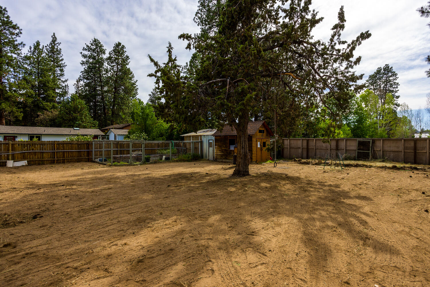 Janela Court - Residential