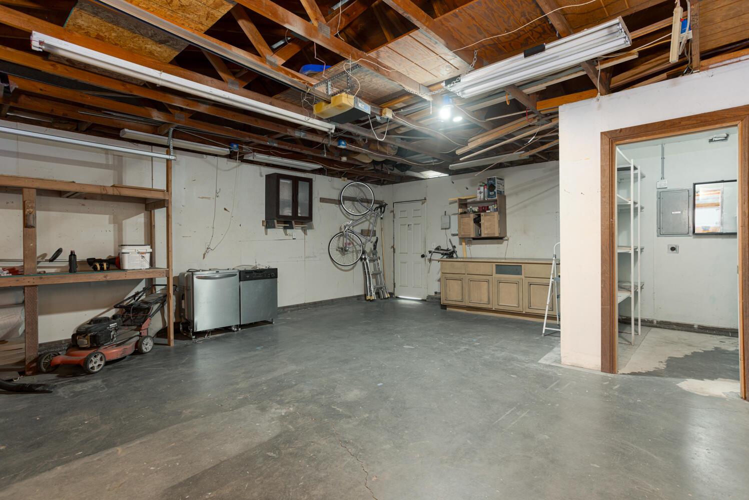 Janela Court - Residential